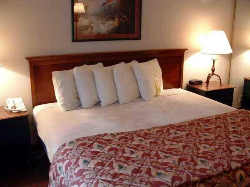 فندق أجنحة هوموود باى هيلتون ريتشموند ويست إند Broad Meadows الغرفة الصورة
